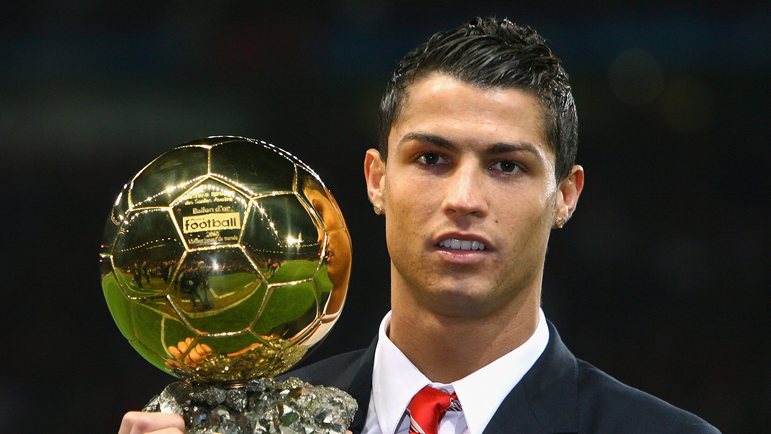 吉约克雷斯缺席原因曝光阿森纳球迷炸开锅，吉约vs迪恩