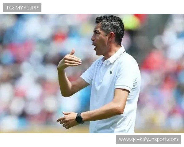 药厂新教练滕哈赫没给球迷首胜希望，瞬间就走人