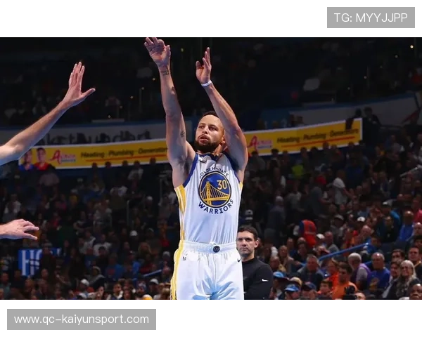 库里末节连续晃开防守投中三记超远三分，勇士客场实现20分逆转