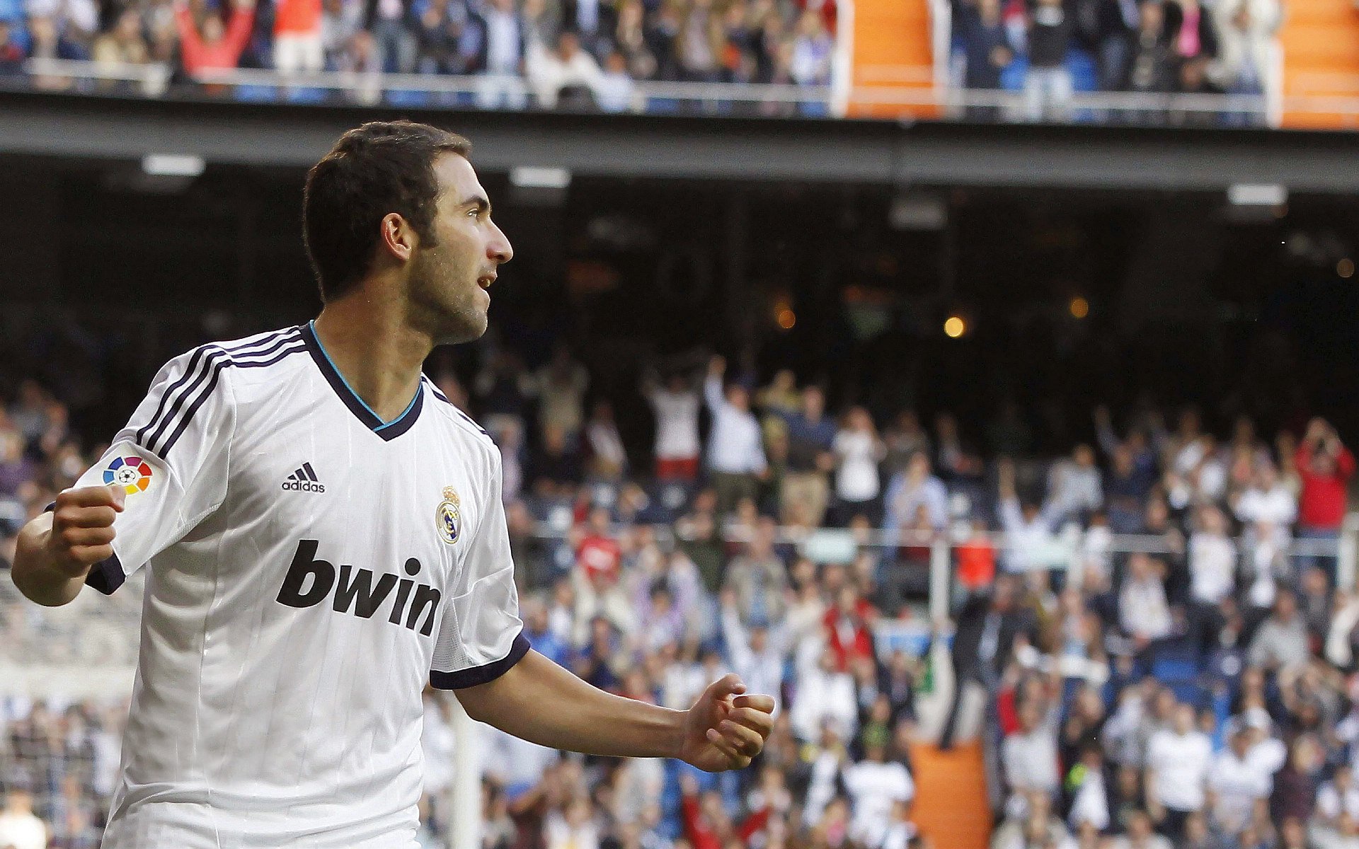 开云体育俱乐部官网-球星在赛后被评为当场MVP并上演感谢仪式，球队mvp